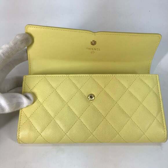 CHANEL Yellow Wallet - Picture 12 of 16